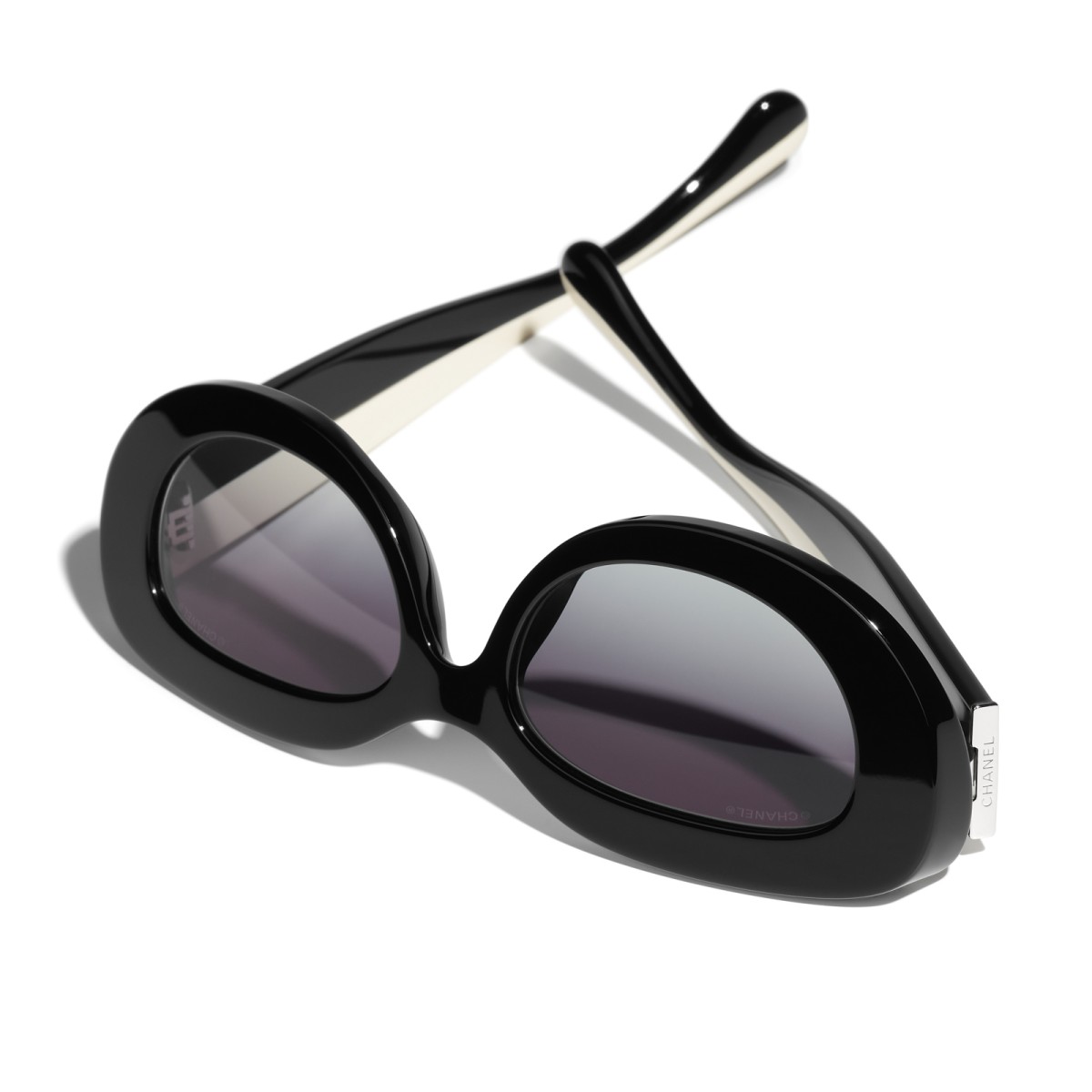 CHANEL CH5562B C501S6 | Sunglasses | Vytria Eyewear