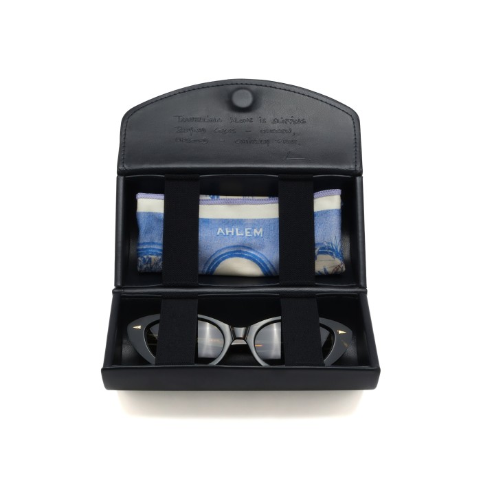 AHLEM TRAVEL CASE VOYAGER 2